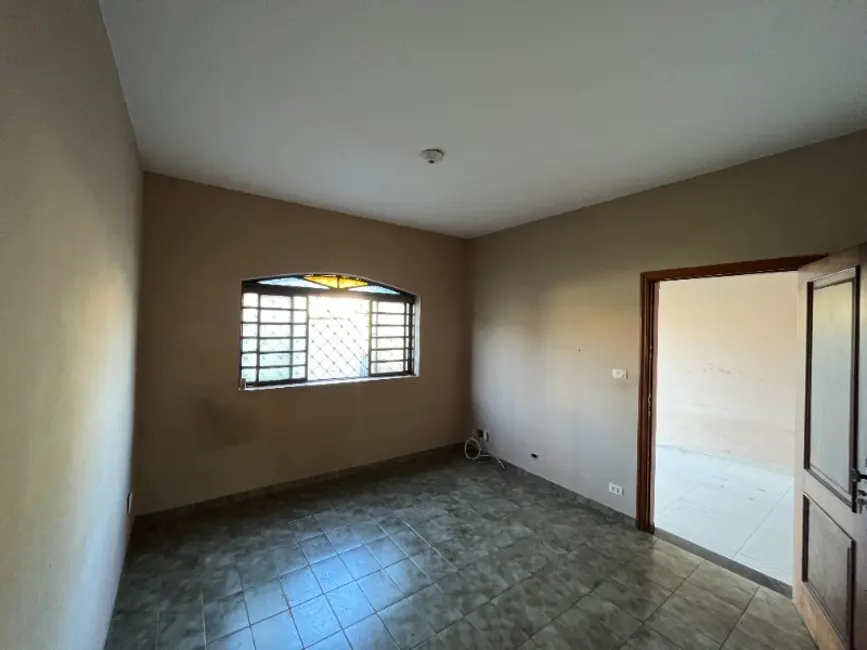 Casa com 2 quartos à venda, 146m2 em Jardim Floridiana (Vila Xavier), Araraquara - SP - imagem 5 Foto 5 de Casa com 2 quartos à venda, 146m2 em Jardim Floridiana (Vila Xavier), Araraquara - SP
