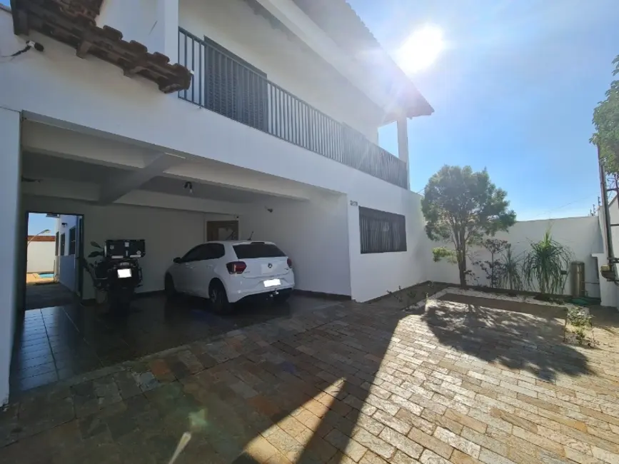 Casa com 5 quartos à venda, 340m2 em Jardim Santa Angelina, Araraquara - SP - imagem 1 Foto 1 de Casa com 5 quartos à venda, 340m2 em Jardim Santa Angelina, Araraquara - SP