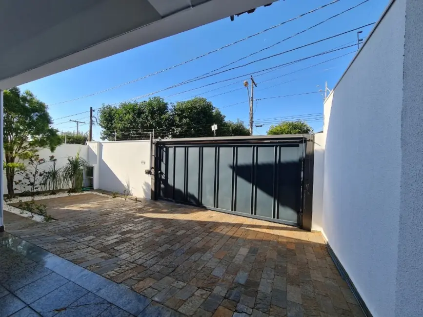Casa com 5 quartos à venda, 340m2 em Jardim Santa Angelina, Araraquara - SP - imagem 3 Foto 3 de Casa com 5 quartos à venda, 340m2 em Jardim Santa Angelina, Araraquara - SP
