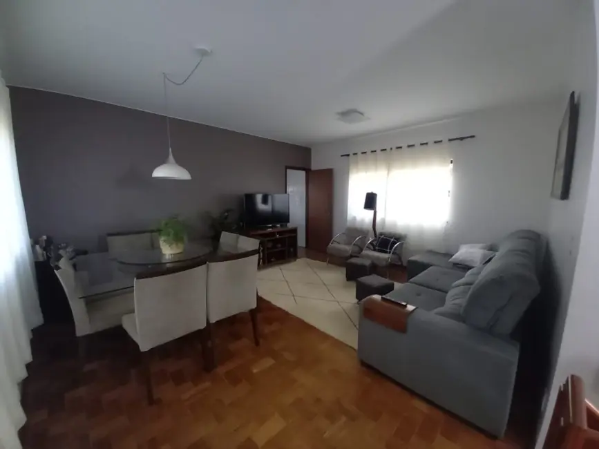 Casa com 3 quartos à venda, 247m2 em Centro, Araraquara - SP - imagem 5 Foto 5 de Casa com 3 quartos à venda, 247m2 em Centro, Araraquara - SP
