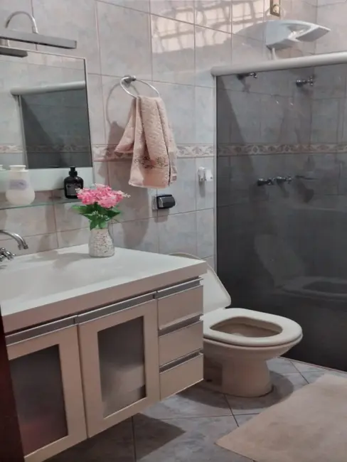Casa com 3 quartos à venda, 189m2 em Vila Harmonia, Araraquara - SP - imagem 9 Foto 9 de Casa com 3 quartos à venda, 189m2 em Vila Harmonia, Araraquara - SP