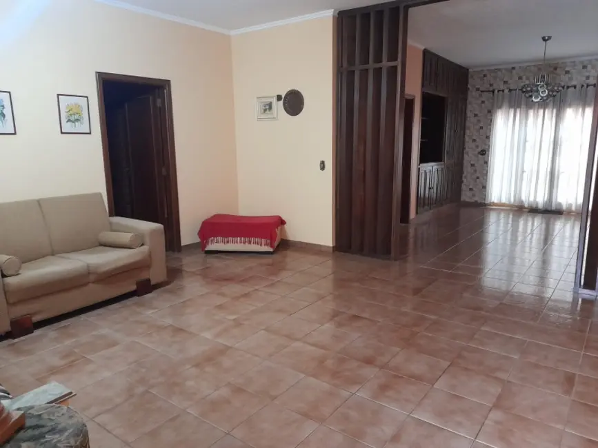 Casa com 4 quartos à venda, 319m2 em Jardim Primavera, Araraquara - SP - imagem 5 Foto 5 de Casa com 4 quartos à venda, 319m2 em Jardim Primavera, Araraquara - SP