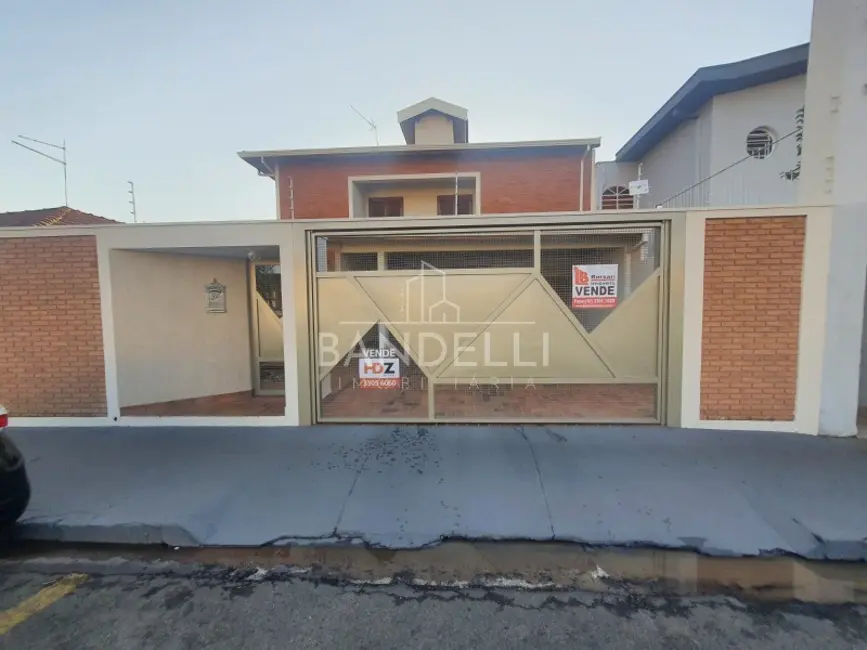 Foto 2 de Casa com 3 quartos à venda, 226m2 em Centro, Araraquara - SP