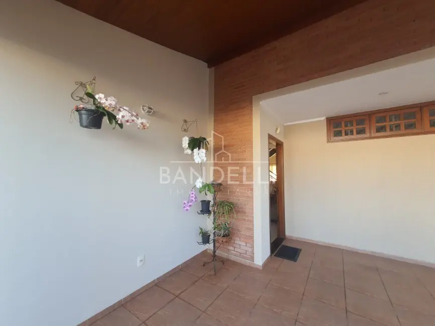 Casa com 3 quartos à venda, 226m2 em Centro, Araraquara - SP - imagem 4 Foto 4 de Casa com 3 quartos à venda, 226m2 em Centro, Araraquara - SP