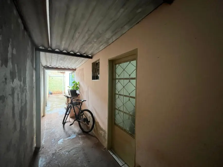 Casa com 2 quartos à venda, 141m2 em Jardim Adalberto Frederico de Oliveira Roxo I, Araraquara - SP - imagem 5 Foto 5 de Casa com 2 quartos à venda, 141m2 em Jardim Adalberto Frederico de Oliveira Roxo I, Araraquara - SP