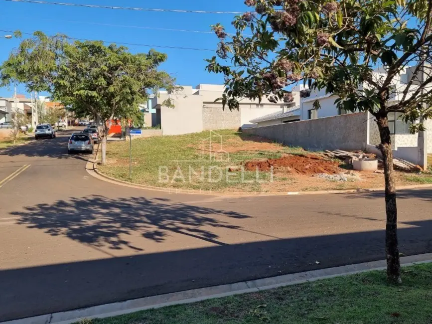 Foto 1 de Terreno / Lote à venda em Araraquara - SP
