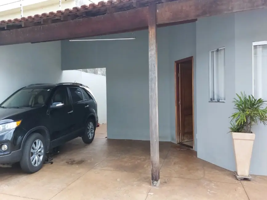 Casa com 3 quartos à venda, 196m2 em Jardim Residencial Água Branca, Araraquara - SP - imagem 3 Foto 3 de Casa com 3 quartos à venda, 196m2 em Jardim Residencial Água Branca, Araraquara - SP