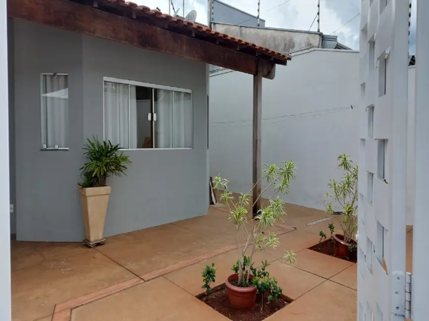 Casa com 3 quartos à venda, 196m2 em Jardim Residencial Água Branca, Araraquara - SP - imagem 2 Foto 2 de Casa com 3 quartos à venda, 196m2 em Jardim Residencial Água Branca, Araraquara - SP