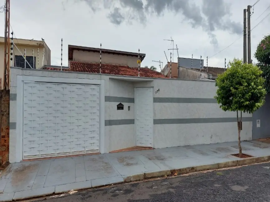 Casa com 3 quartos à venda, 196m2 em Jardim Residencial Água Branca, Araraquara - SP - imagem 1 Foto 1 de Casa com 3 quartos à venda, 196m2 em Jardim Residencial Água Branca, Araraquara - SP