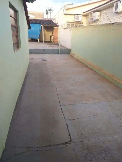 Casa com 2 quartos à venda, 175m2 em Vila José Bonifácio, Araraquara - SP - imagem 4 Foto 4 de Casa com 2 quartos à venda, 175m2 em Vila José Bonifácio, Araraquara - SP