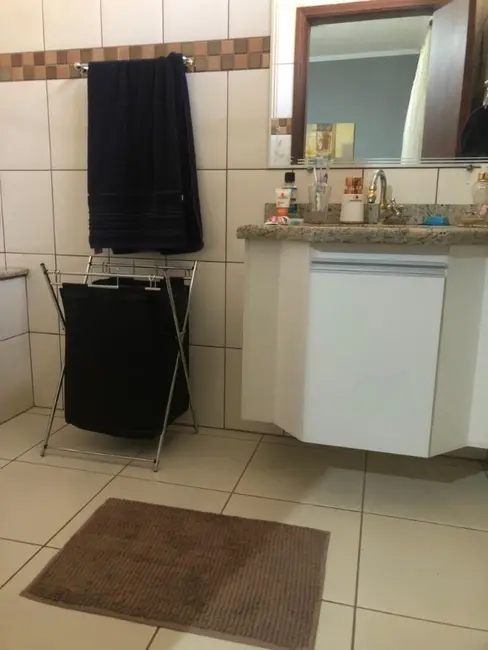 Casa com 3 quartos à venda, 180m2 em Jardim Tangará, Araraquara - SP - imagem 7 Foto 7 de Casa com 3 quartos à venda, 180m2 em Jardim Tangará, Araraquara - SP