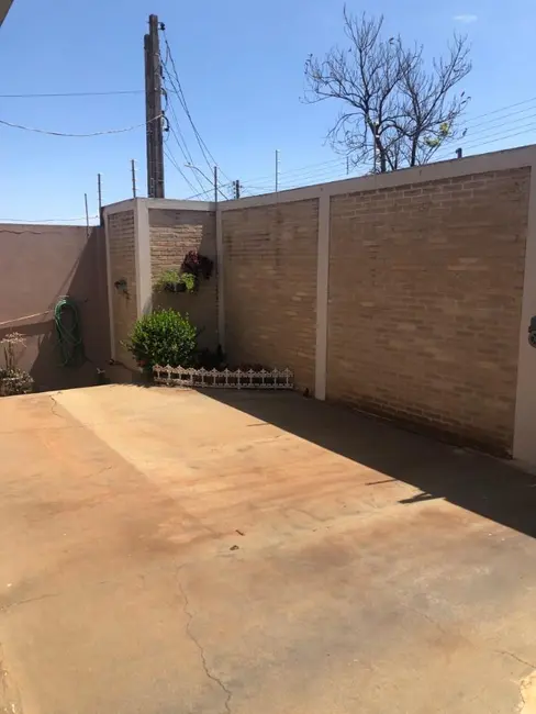 Casa com 3 quartos à venda, 180m2 em Jardim Tangará, Araraquara - SP - imagem 6 Foto 6 de Casa com 3 quartos à venda, 180m2 em Jardim Tangará, Araraquara - SP