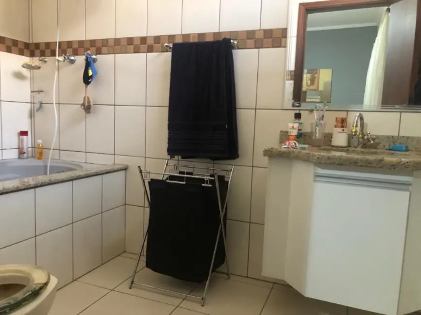 Casa com 3 quartos à venda, 180m2 em Jardim Tangará, Araraquara - SP - imagem 8 Foto 8 de Casa com 3 quartos à venda, 180m2 em Jardim Tangará, Araraquara - SP