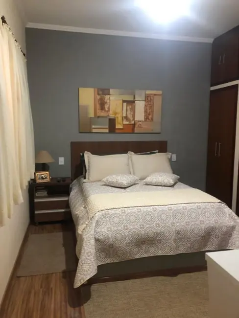 Casa com 3 quartos à venda, 180m2 em Jardim Tangará, Araraquara - SP - imagem 5 Foto 5 de Casa com 3 quartos à venda, 180m2 em Jardim Tangará, Araraquara - SP