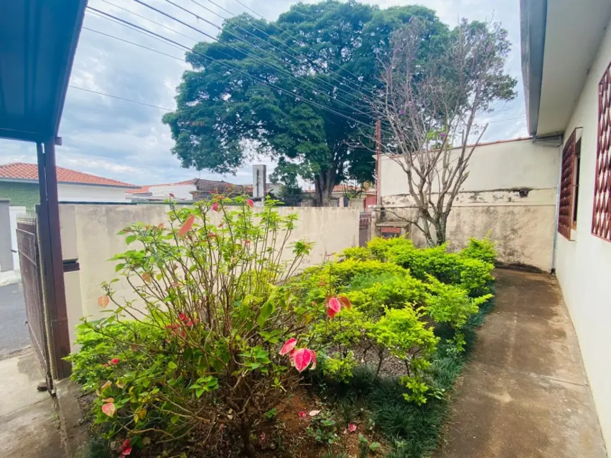 Foto 1 de Casa com 2 quartos à venda, 149m2 em Vila Ferroviária, Araraquara - SP