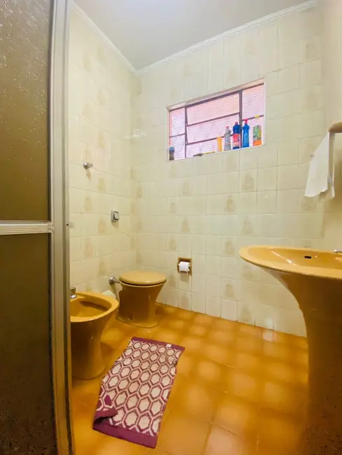 Casa com 2 quartos à venda, 149m2 em Vila Ferroviária, Araraquara - SP - imagem 6 Foto 6 de Casa com 2 quartos à venda, 149m2 em Vila Ferroviária, Araraquara - SP