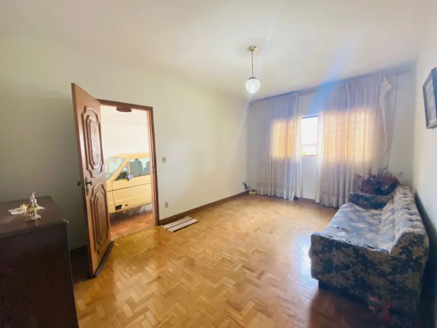 Foto 2 de Casa com 2 quartos à venda, 149m2 em Vila Ferroviária, Araraquara - SP