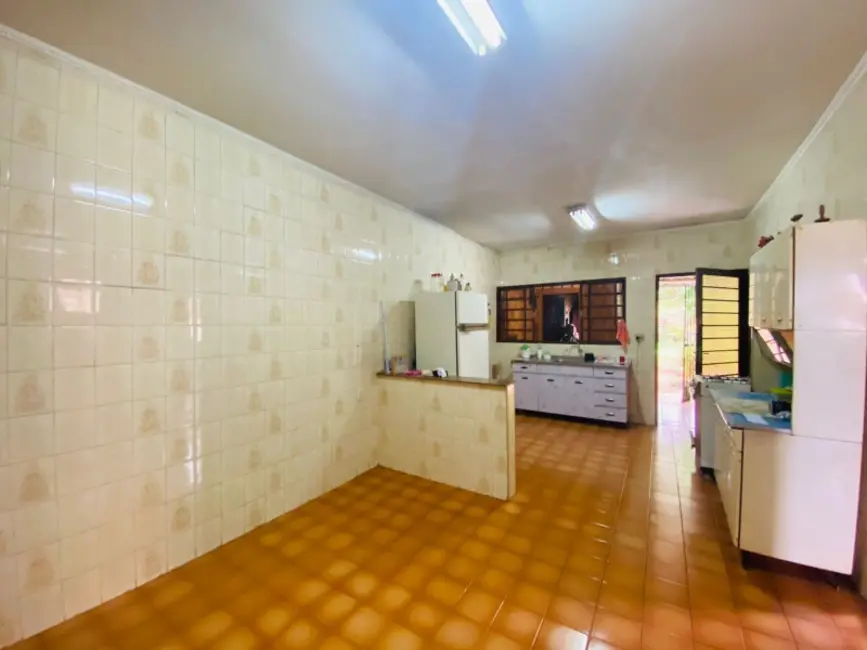 Casa com 2 quartos à venda, 149m2 em Vila Ferroviária, Araraquara - SP - imagem 8 Foto 8 de Casa com 2 quartos à venda, 149m2 em Vila Ferroviária, Araraquara - SP