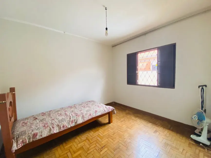 Casa com 2 quartos à venda, 149m2 em Vila Ferroviária, Araraquara - SP - imagem 4 Foto 4 de Casa com 2 quartos à venda, 149m2 em Vila Ferroviária, Araraquara - SP