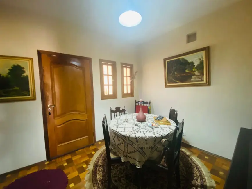 Casa com 3 quartos à venda, 191m2 em Centro, Araraquara - SP - imagem 3 Foto 3 de Casa com 3 quartos à venda, 191m2 em Centro, Araraquara - SP