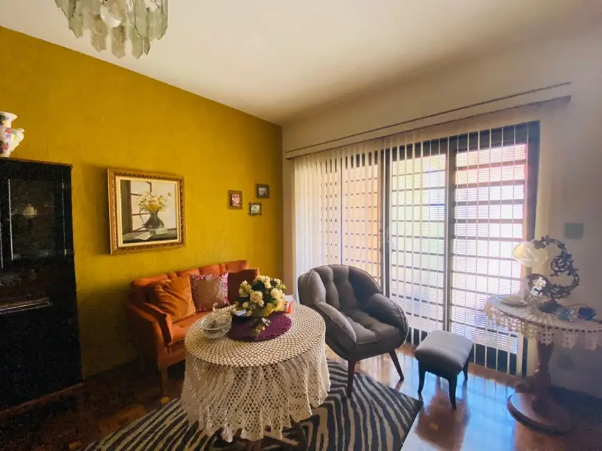 Casa com 3 quartos à venda, 191m2 em Centro, Araraquara - SP - imagem 5 Foto 5 de Casa com 3 quartos à venda, 191m2 em Centro, Araraquara - SP