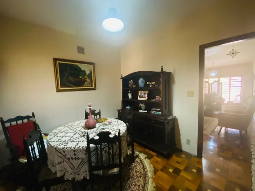 Casa com 3 quartos à venda, 191m2 em Centro, Araraquara - SP - imagem 4 Foto 4 de Casa com 3 quartos à venda, 191m2 em Centro, Araraquara - SP
