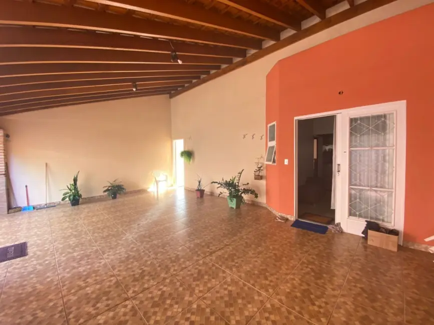 Casa com 2 quartos à venda, 154m2 em Parque Residencial Vale do Sol, Araraquara - SP - imagem 2 Foto 2 de Casa com 2 quartos à venda, 154m2 em Parque Residencial Vale do Sol, Araraquara - SP