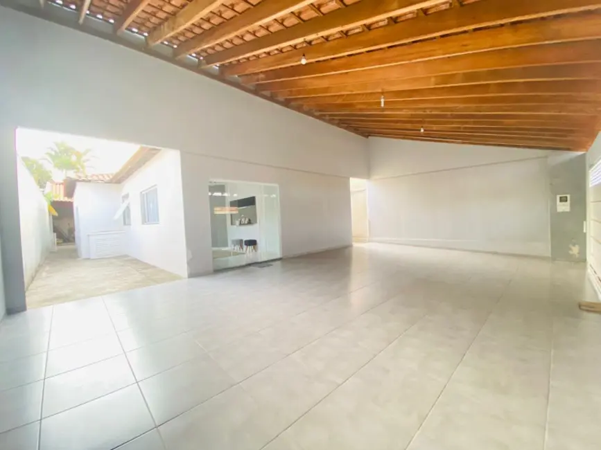 Foto 1 de Casa com 2 quartos à venda, 192m2 em Jardim do Bosque, Araraquara - SP