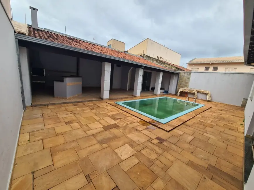 Casa com 3 quartos à venda, 256m2 em Centro, Araraquara - SP - imagem 2 Foto 2 de Casa com 3 quartos à venda, 256m2 em Centro, Araraquara - SP