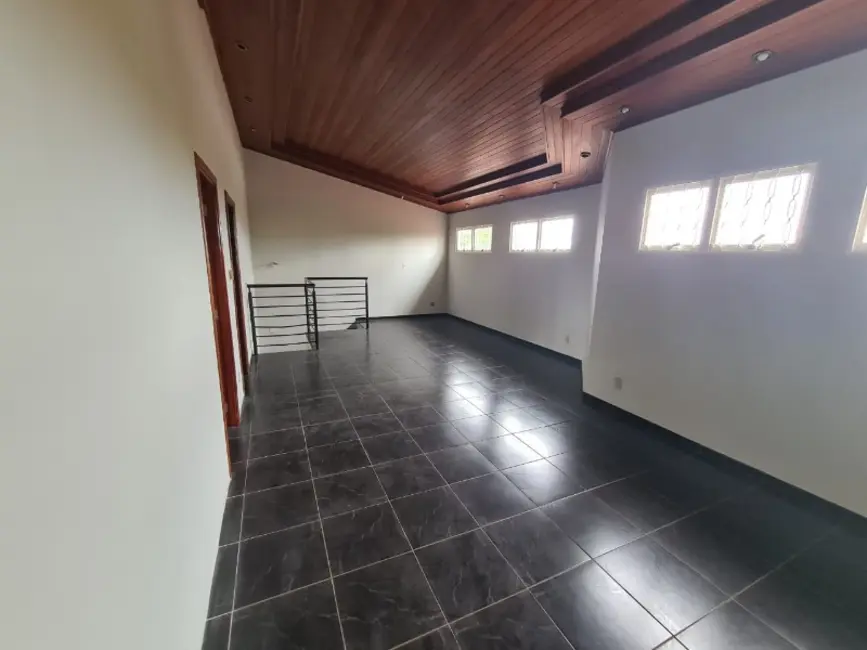 Casa com 3 quartos à venda, 256m2 em Centro, Araraquara - SP - imagem 3 Foto 3 de Casa com 3 quartos à venda, 256m2 em Centro, Araraquara - SP
