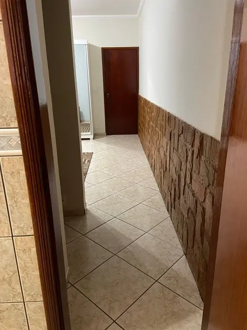 Casa com 3 quartos à venda, 217m2 em Jardim América (Vila Xavier), Araraquara - SP - imagem 6 Foto 6 de Casa com 3 quartos à venda, 217m2 em Jardim América (Vila Xavier), Araraquara - SP