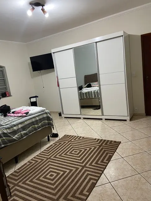 Casa com 3 quartos à venda, 217m2 em Jardim América (Vila Xavier), Araraquara - SP - imagem 8 Foto 8 de Casa com 3 quartos à venda, 217m2 em Jardim América (Vila Xavier), Araraquara - SP
