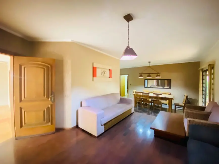 Casa com 3 quartos à venda, 251m2 em Parque Laranjeiras, Araraquara - SP - imagem 6 Foto 6 de Casa com 3 quartos à venda, 251m2 em Parque Laranjeiras, Araraquara - SP