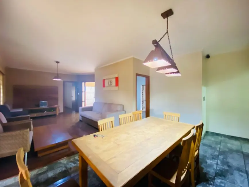 Casa com 3 quartos à venda, 251m2 em Parque Laranjeiras, Araraquara - SP - imagem 8 Foto 8 de Casa com 3 quartos à venda, 251m2 em Parque Laranjeiras, Araraquara - SP