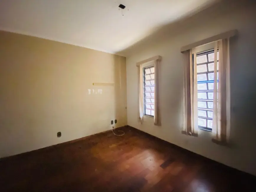 Casa com 3 quartos à venda, 251m2 em Parque Laranjeiras, Araraquara - SP - imagem 3 Foto 3 de Casa com 3 quartos à venda, 251m2 em Parque Laranjeiras, Araraquara - SP