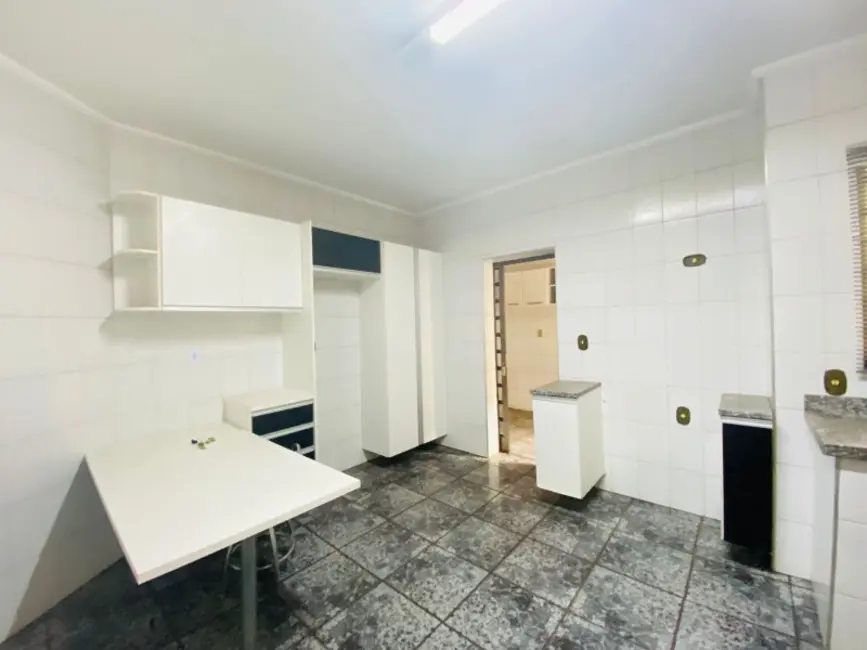 Casa com 3 quartos à venda, 251m2 em Parque Laranjeiras, Araraquara - SP - imagem 9 Foto 9 de Casa com 3 quartos à venda, 251m2 em Parque Laranjeiras, Araraquara - SP