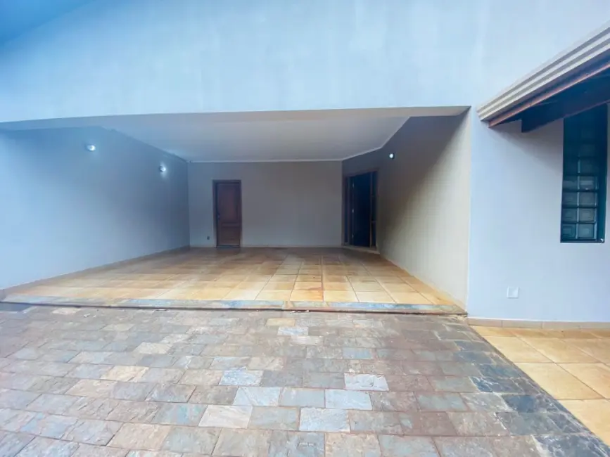 Foto 2 de Casa com 3 quartos à venda, 251m2 em Parque Laranjeiras, Araraquara - SP