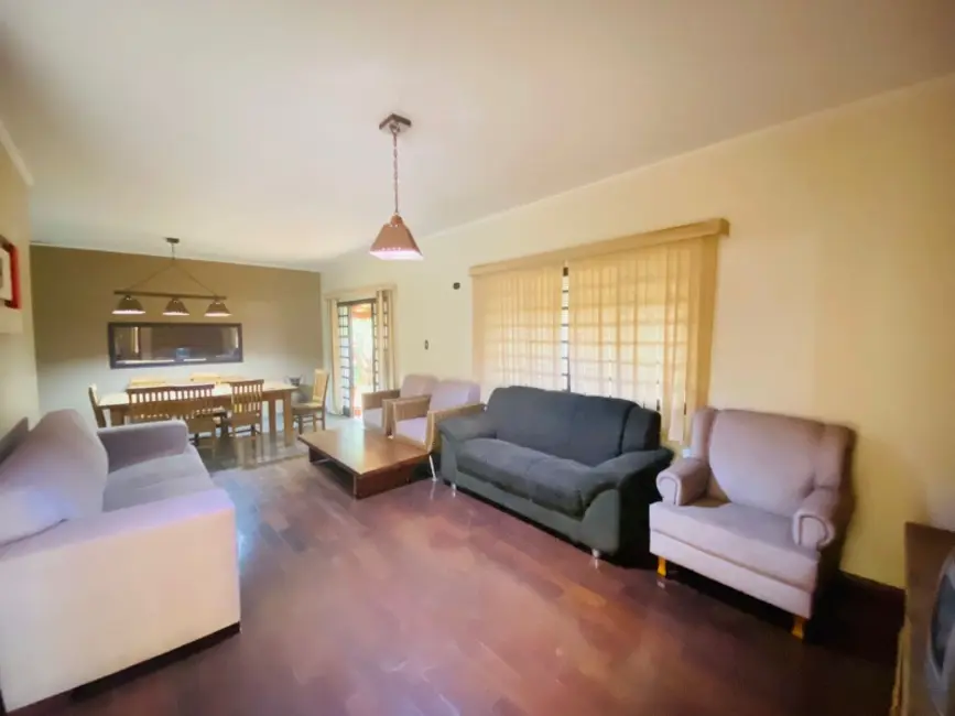 Casa com 3 quartos à venda, 251m2 em Parque Laranjeiras, Araraquara - SP - imagem 5 Foto 5 de Casa com 3 quartos à venda, 251m2 em Parque Laranjeiras, Araraquara - SP