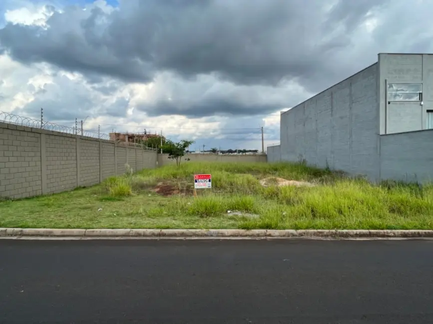 Foto 1 de Terreno / Lote à venda em Araraquara - SP