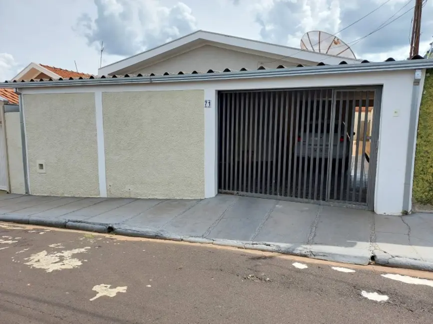 Casa com 3 quartos à venda, 232m2 em Vila Santa Maria (Vila Xavier), Araraquara - SP - imagem 1 Foto 1 de Casa com 3 quartos à venda, 232m2 em Vila Santa Maria (Vila Xavier), Araraquara - SP