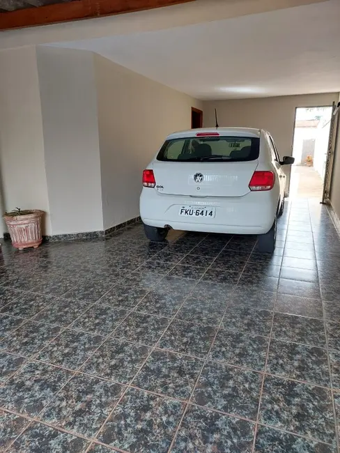 Casa com 3 quartos à venda, 232m2 em Vila Santa Maria (Vila Xavier), Araraquara - SP - imagem 3 Foto 3 de Casa com 3 quartos à venda, 232m2 em Vila Santa Maria (Vila Xavier), Araraquara - SP