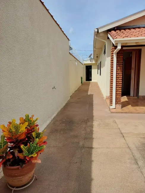 Casa com 3 quartos à venda, 232m2 em Vila Santa Maria (Vila Xavier), Araraquara - SP - imagem 5 Foto 5 de Casa com 3 quartos à venda, 232m2 em Vila Santa Maria (Vila Xavier), Araraquara - SP