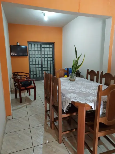 Casa com 3 quartos à venda, 232m2 em Vila Santa Maria (Vila Xavier), Araraquara - SP - imagem 8 Foto 8 de Casa com 3 quartos à venda, 232m2 em Vila Santa Maria (Vila Xavier), Araraquara - SP