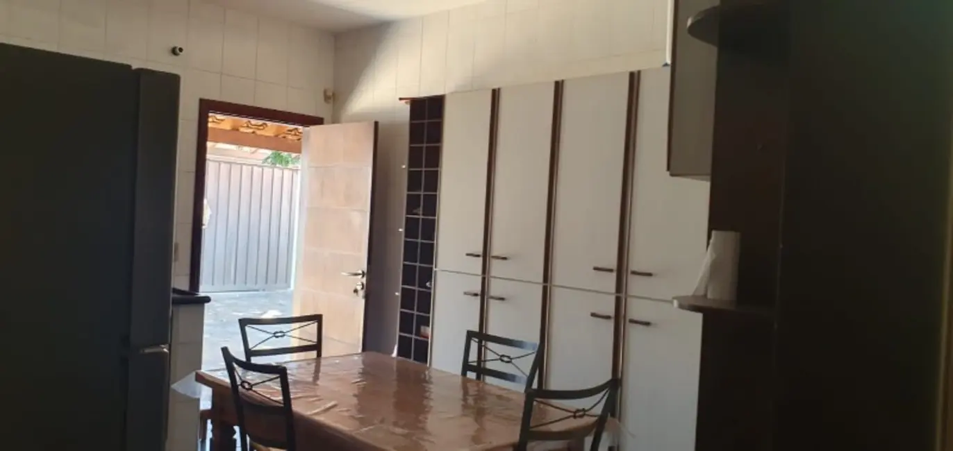 Casa com 2 quartos à venda, 180m2 em Centro, Araraquara - SP - imagem 4 Foto 4 de Casa com 2 quartos à venda, 180m2 em Centro, Araraquara - SP