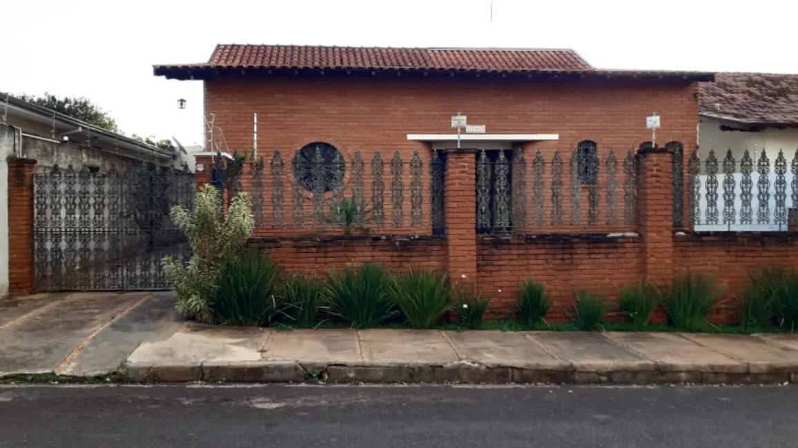 Foto 1 de Casa com 4 quartos à venda e para alugar, 234m2 em Vila José Bonifácio, Araraquara - SP