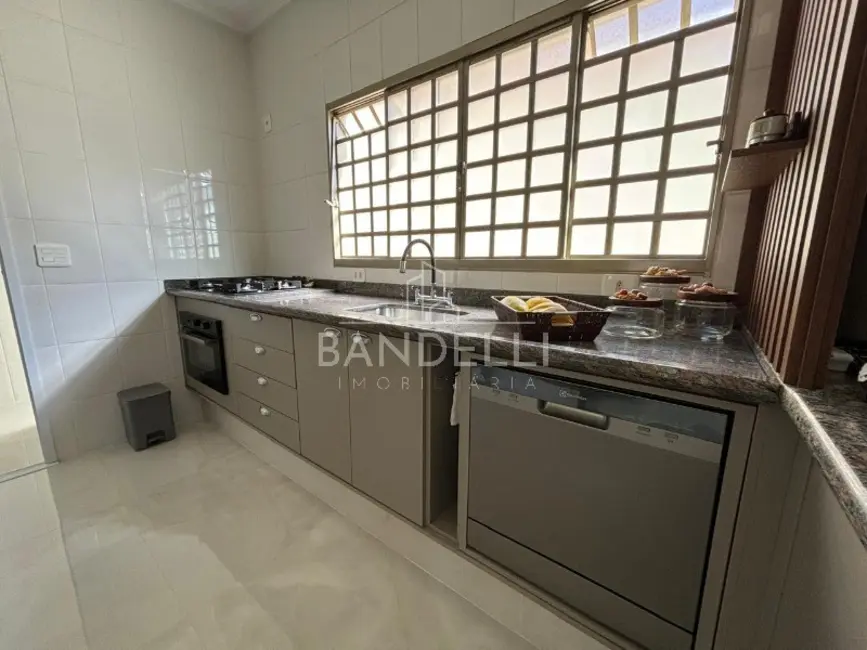 Casa com 3 quartos à venda, 239m2 em Araraquara - SP - imagem 4 Foto 4 de Casa com 3 quartos à venda, 239m2 em Araraquara - SP