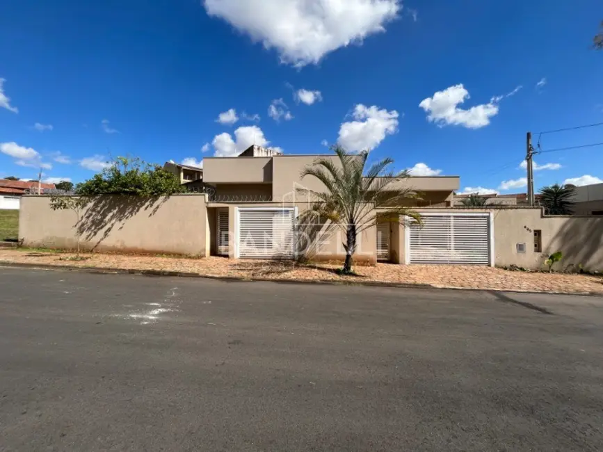Casa com 3 quartos à venda, 129m2 em Vila Velosa, Araraquara - SP - imagem 1 Foto 1 de Casa com 3 quartos à venda, 129m2 em Vila Velosa, Araraquara - SP