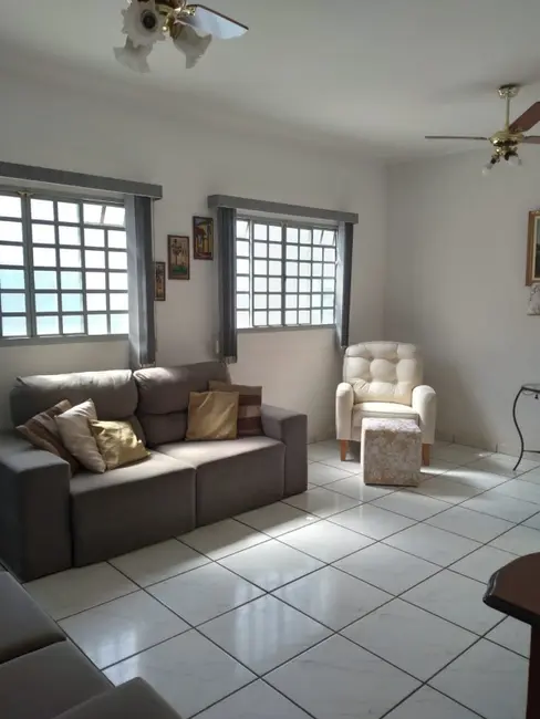 Casa com 3 quartos à venda, 116m2 em Jardim do Bosque, Araraquara - SP - imagem 4 Foto 4 de Casa com 3 quartos à venda, 116m2 em Jardim do Bosque, Araraquara - SP