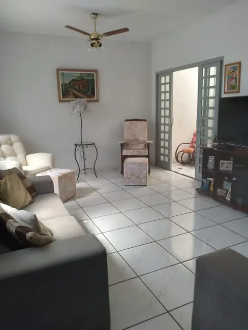 Casa com 3 quartos à venda, 116m2 em Jardim do Bosque, Araraquara - SP - imagem 5 Foto 5 de Casa com 3 quartos à venda, 116m2 em Jardim do Bosque, Araraquara - SP