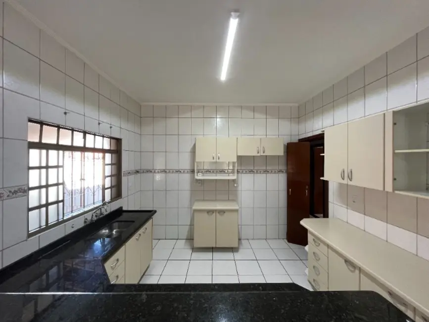 Casa com 3 quartos à venda, 194m2 em Vila Xavier (Vila Xavier), Araraquara - SP - imagem 8 Foto 8 de Casa com 3 quartos à venda, 194m2 em Vila Xavier (Vila Xavier), Araraquara - SP